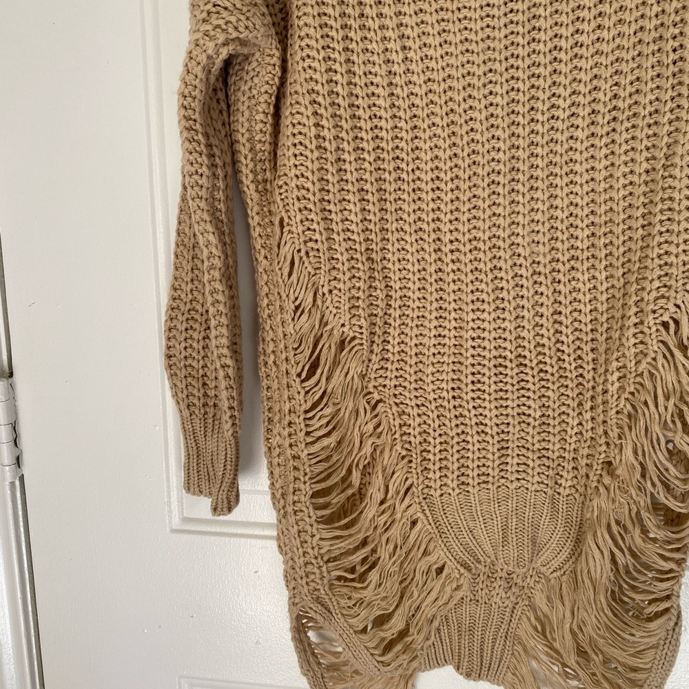Distressed sweater - Picture 8 of 9